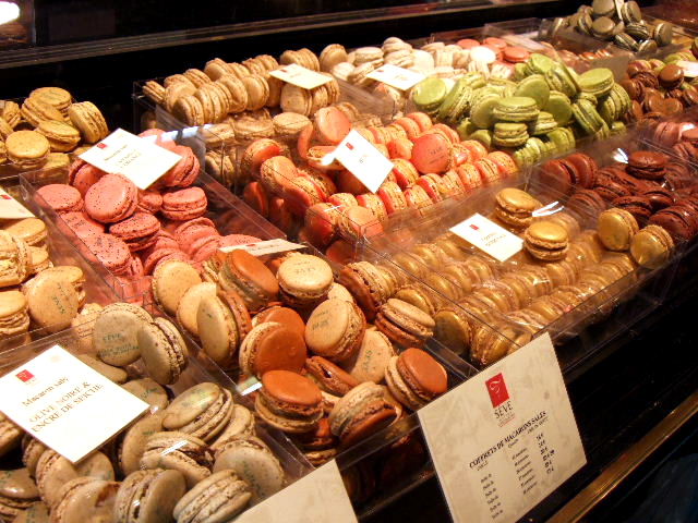 Les Halles de Lyon Paul Bocuse （リヨンのレアル） -2　☆　フランス＆ベルギーお菓子紀行vol5_e0120402_16241818.jpg