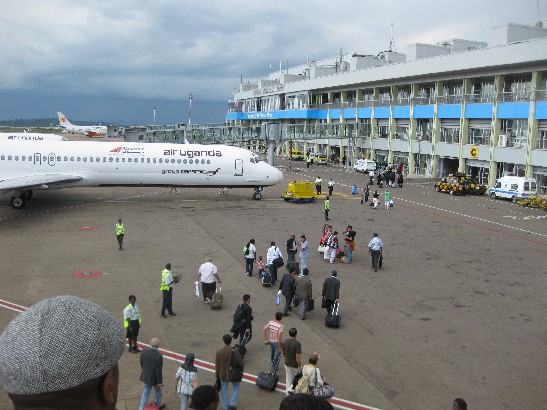 The Road to Uganda③：エンテベ空港到着からカンパラ（ウガンダ首都）へ_a0117676_175338.jpg