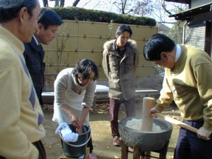 もちつき大会開催！＜アクティブライフ中町倶楽部＞_c0107602_1211325.jpg