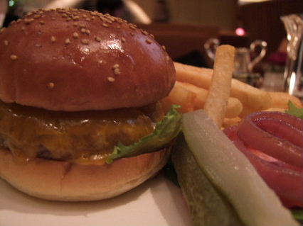 有楽町 ザ ペニンシュラ東京のクラシックバーガー じぶん日記
