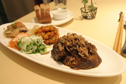 根津のワンプレートランチ レストランmomo Nostalgic Tokyo 谷中 根津 千駄木