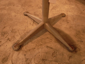 \"Friso Kramer Stool BRN\"ってこんなこと。_c0140560_1475426.jpg