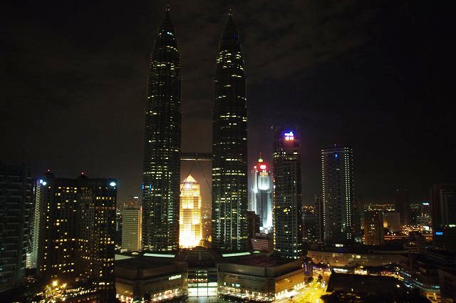 タワーが輝かない街 ペトロナスツインタワー 3 写真でイスラーム タワーが輝かない街 ペトロナスツインタワー 3 写真でイスラーム