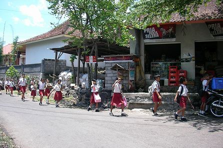 Ride On A Scooter お気に入り編 ～Kusambi→Seraya→Ujung～_a0074049_2313244.jpg