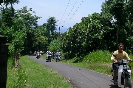 Ride On A Scooter お気に入り編 ～Kusambi→Seraya→Ujung～_a0074049_23211664.jpg