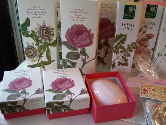 英国王立園芸協会........_d0127182_1834148.jpg