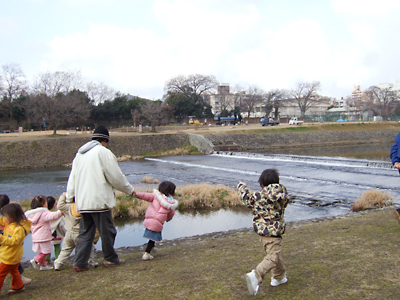 1日チューリップ 子どもと遊んで寝て癒えるプログラム_c0069903_7522086.jpg