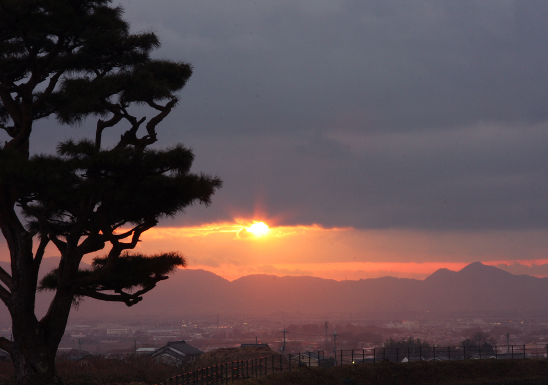 天理市　崇神天皇陵　夕日_c0108146_22135564.jpg