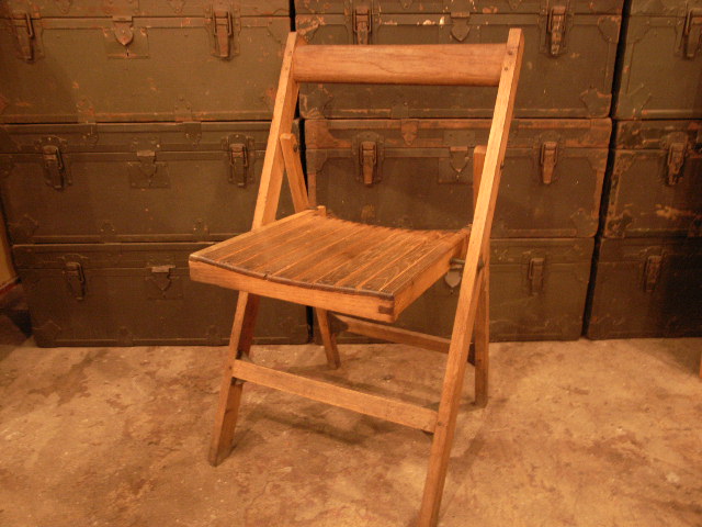 \"FRENCH ARMY WOOD CHAIR BROWN\"ってこんなこと。_c0140560_17235721.jpg