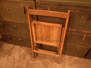 \"FRENCH ARMY WOOD CHAIR BROWN\"ってこんなこと。_c0140560_17271339.jpg