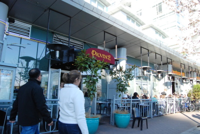イエールタウンでサンデーブランチ Provence Marinaside バンクーバー不動産やのカバン持ち