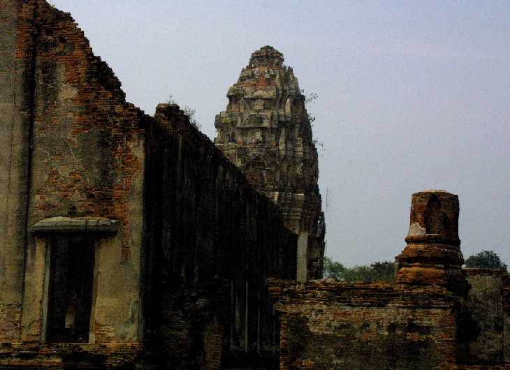 タイ週報　　中部タイの古都「ロブリー」　　２・１７_d0140806_025279.jpg