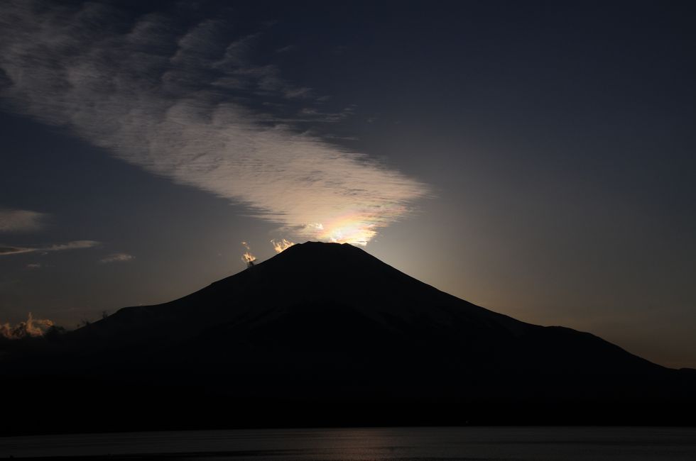 富士山頂に彩雲現る！これは吉兆！かな・・・？_a0031821_14402116.jpg