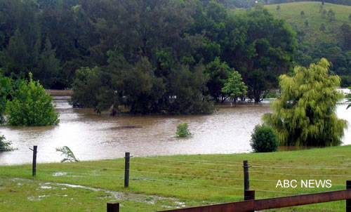 Floodwaters isolate Bellingen_b0058454_18534340.jpg