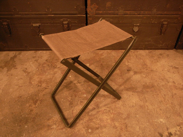 \"FRENCH ARMY folding chair (SMALL)\"ってこんなこと。_c0140560_14445146.jpg