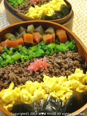 七色弁当♪　またしても、私ったら・・・(* _ω_).._c0139375_13564954.jpg