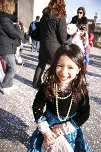小さな村にて~子供達のカーニバル_f0106597_1882540.jpg