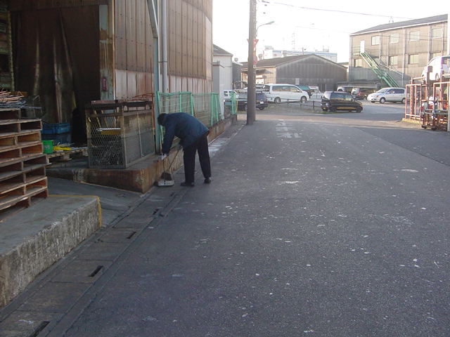 朝の清掃_e0164638_16245296.jpg