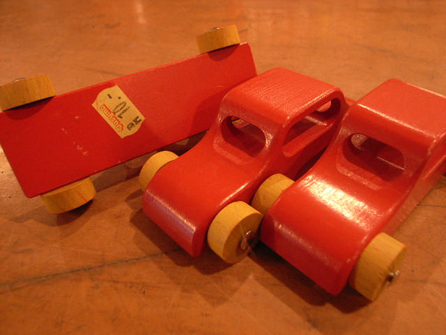 \"Wooden Toy Red Car\"ってこんなこと。_c0140560_12214862.jpg