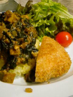 ほっと一息な時間と・・・厚揚げとほうれん草のドライカレー。_f0177295_11564451.jpg