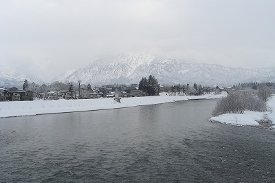 雪の魚野川と多聞橋の風景_a0084753_1625319.jpg