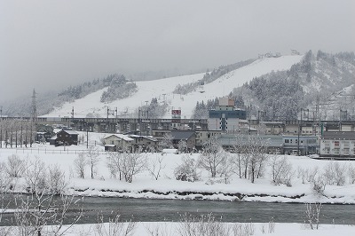 雪の魚野川と多聞橋の風景_a0084753_163538.jpg