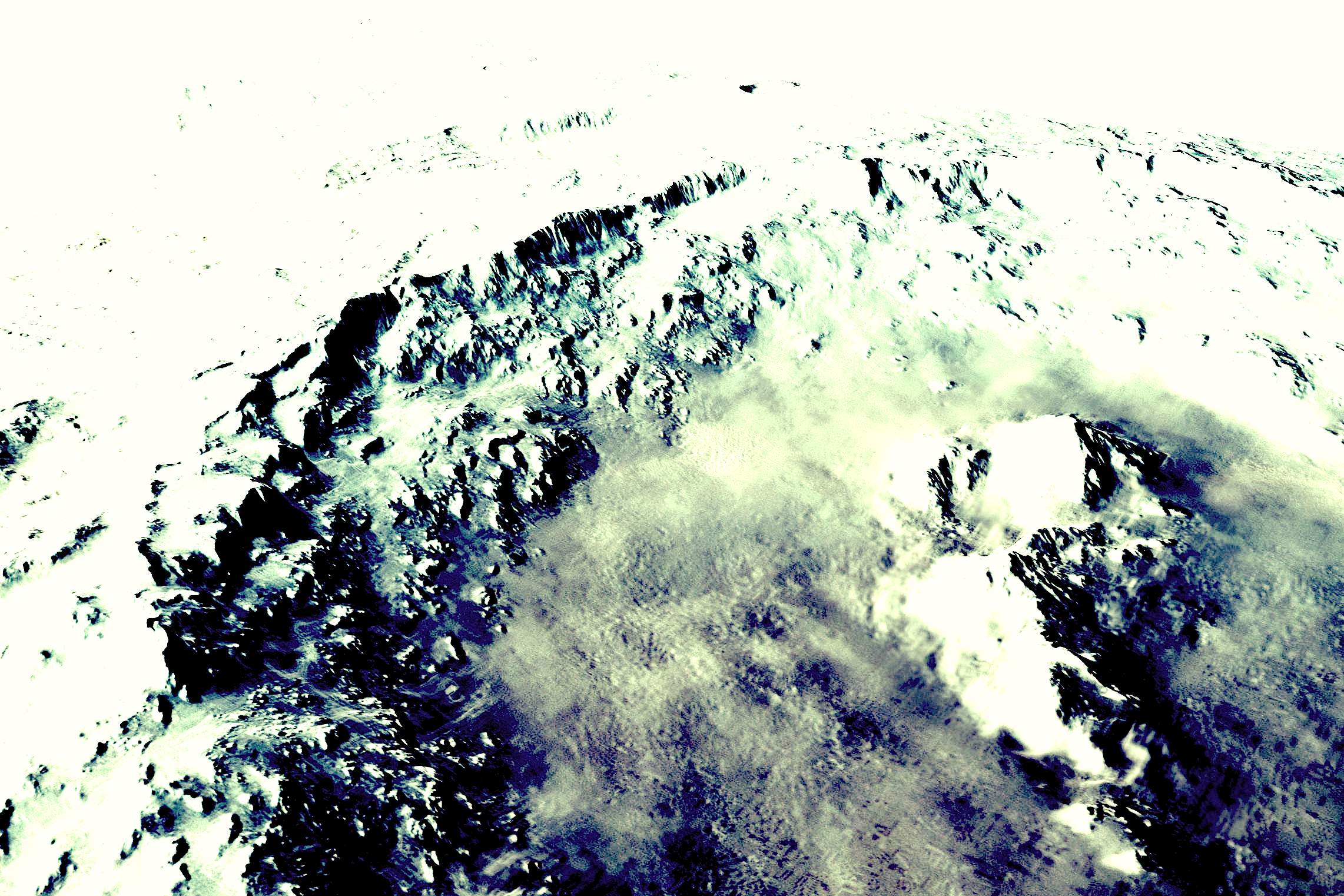 火星の「ヘールクレーターの謎」:無数の住居跡が存在か?_e0171614_14142283.jpg