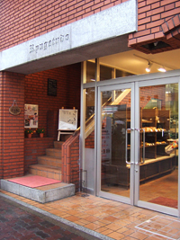 新聞紙と白くま談義 うらたじゅんさん個展「『朝顔男』の世界」にて_c0069903_730435.jpg