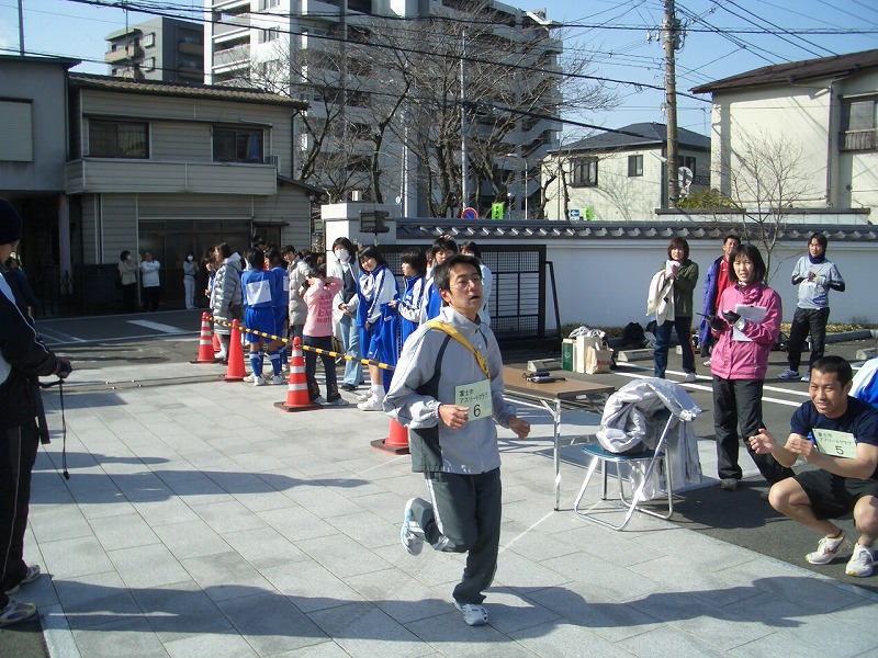 市街地を走る「今泉地区駅伝大会」_f0141310_2320382.jpg