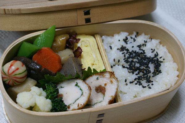 おはぎのお見合いとササミのロールフライ弁当_b0131279_150307.jpg