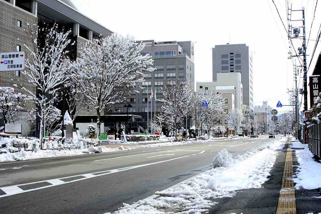 高山駅も雪だった_e0116702_1320583.jpg