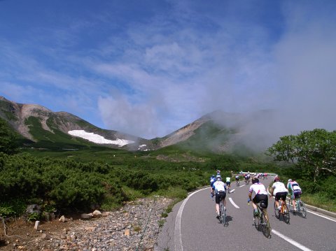 自転車でラクに坂を登る方法_e0165831_0484725.jpg