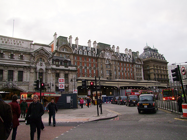 ロンドンの大動脈ヴィクトリア駅 ストリーツオブロンドンブログ