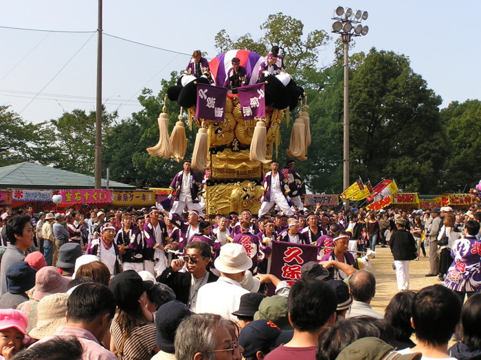 山根公園かき比べ会場に向かう太鼓台_f0085962_10301961.jpg