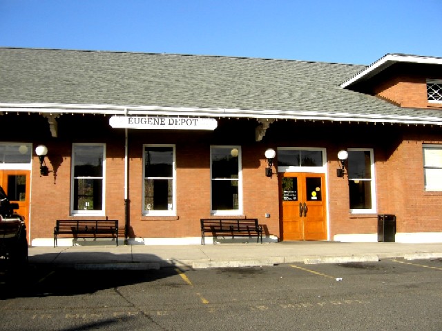 改札のない駅。　-Eugene depot_a0118890_12412731.jpg