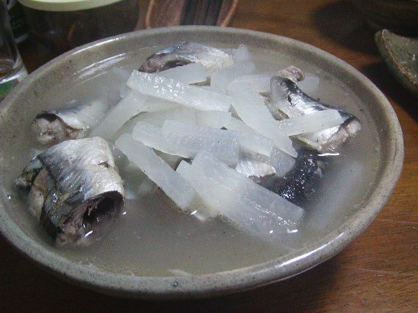 秋刀魚と大根の塩煮_c0057390_0413715.jpg