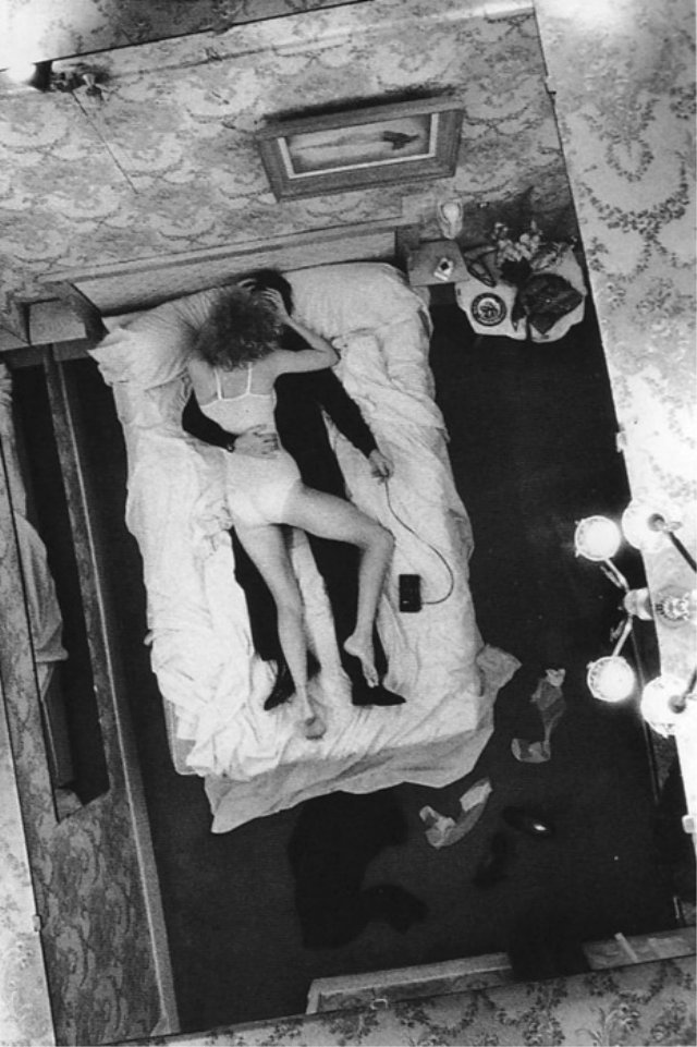 Self-portrait, Hotel Bijou, Paris, 1973 :: Helmut Newton_f0089299_1151355.jpg