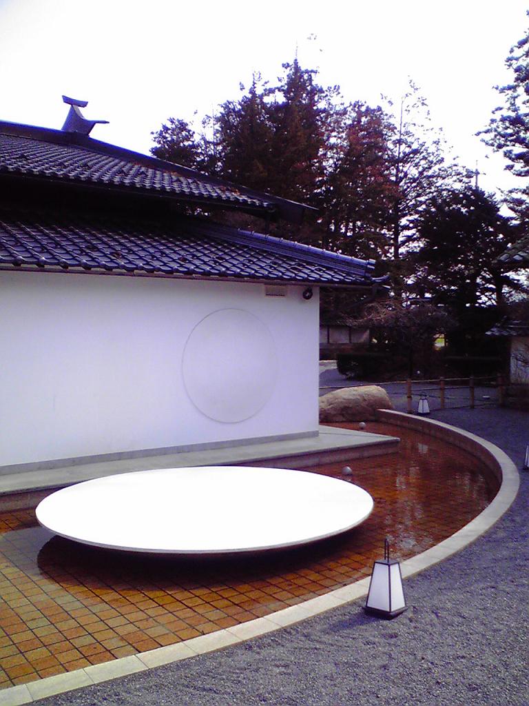 死なないでいる理由 鷲田清一さん著 未知を開く 道を拓く