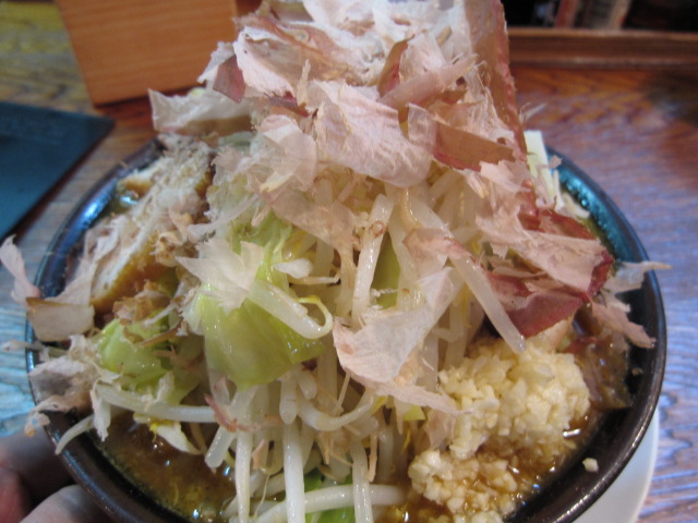 出張十三日目(休日) 笑福の豚入りカレーラーメンにんにく野菜カツオ節増し_b0042308_2214564.jpg