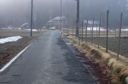 曇り、気温1.5℃　　　朽木小川・気象台より_c0044819_7441678.jpg