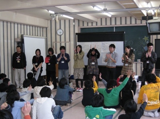 五泉市立村松東小学校にて「血塗られたダイヤモンド」ワークショップを行いました。_c0167632_14542483.jpg
