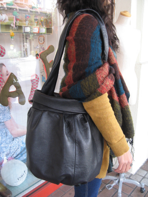 ｈｅ；ｐｔ　ＳＨＥＥＰレザーＢＡＧ　ＬＩＬＹ　ＢＬＡＣＫ_a0089359_0504767.jpg