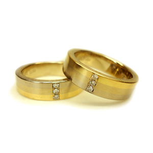 積み重ねてきた記念日の結婚指輪_e0131432_1133720.jpg