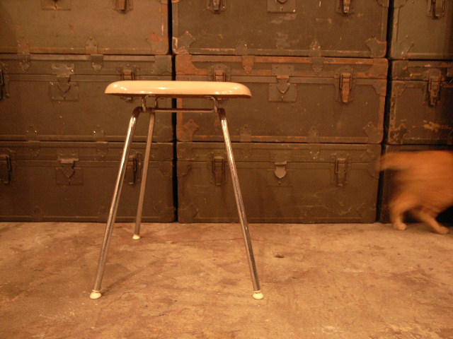 \"Plastic Stool\"ってこんなこと。_c0140560_13575711.jpg