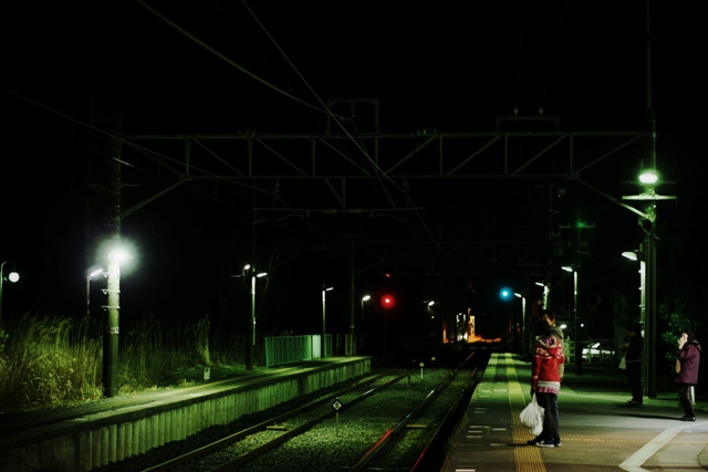 田舎の駅の夜 カラー編 きまぐれオヤジの写真帖 田舎の駅の夜 カラー編 きまぐれオヤジの写真帖