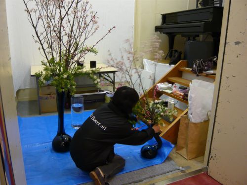 舞台花いけこみ風景_c0165824_23102053.jpg