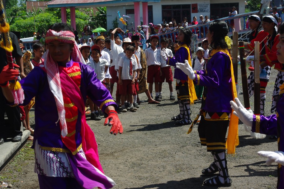 ジャワ島　　ジャワの田舎の村祭り_c0011649_4263079.jpg