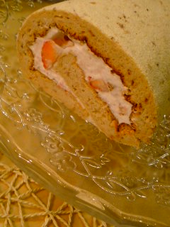 生いちごのロールケーキ。_f0177295_99877.jpg