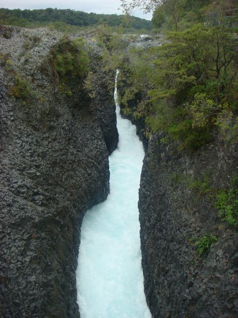 チリの火山国立公園とその街、_d0100880_3361953.jpg