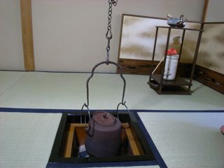 吊り釜の季節に_d0028322_22492914.jpg